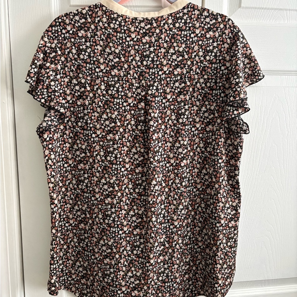 Gaharu Floral Short Sleeve (flutter) Blouse. Size XL - Picture 2 of 7